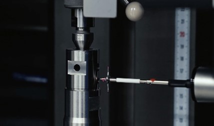 「高速」「高精度」測定を実現 生産現場でも活躍する光学式シャフト形状測定機、Shaftcom