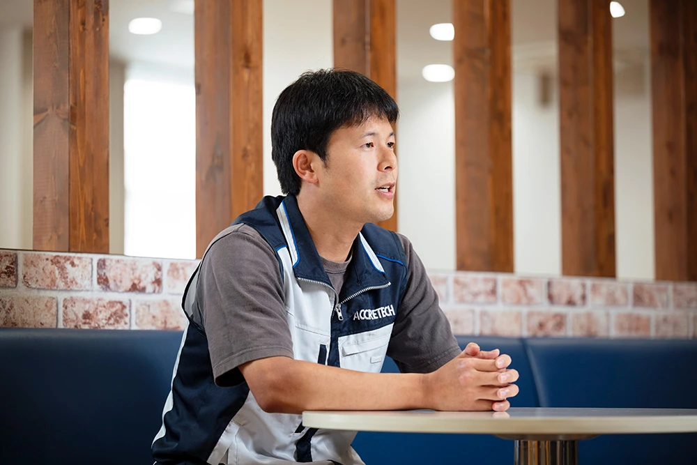 コーディングからチームリーダーまで幅広い役割を担う。